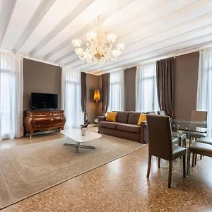 Апартаменты San Teodoro Palace - Luxury Apartments, Венеция